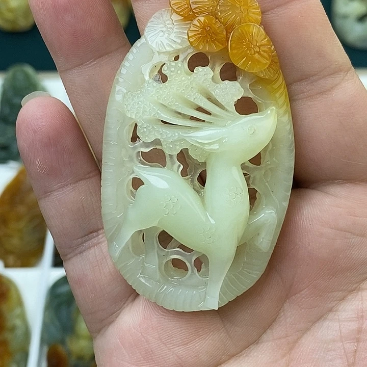 蛇纹石玉未镶嵌颈饰