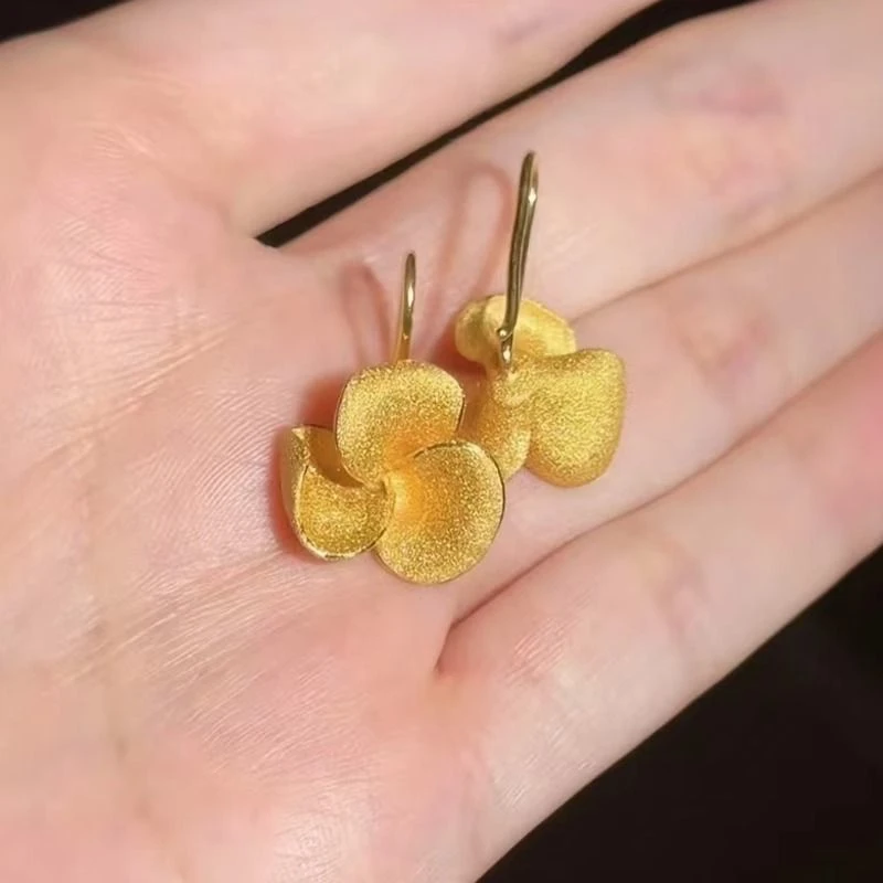合金亚克力耳饰 轻奢黄金色鸡蛋花花朵耳钉女简约高级感气质Z2644