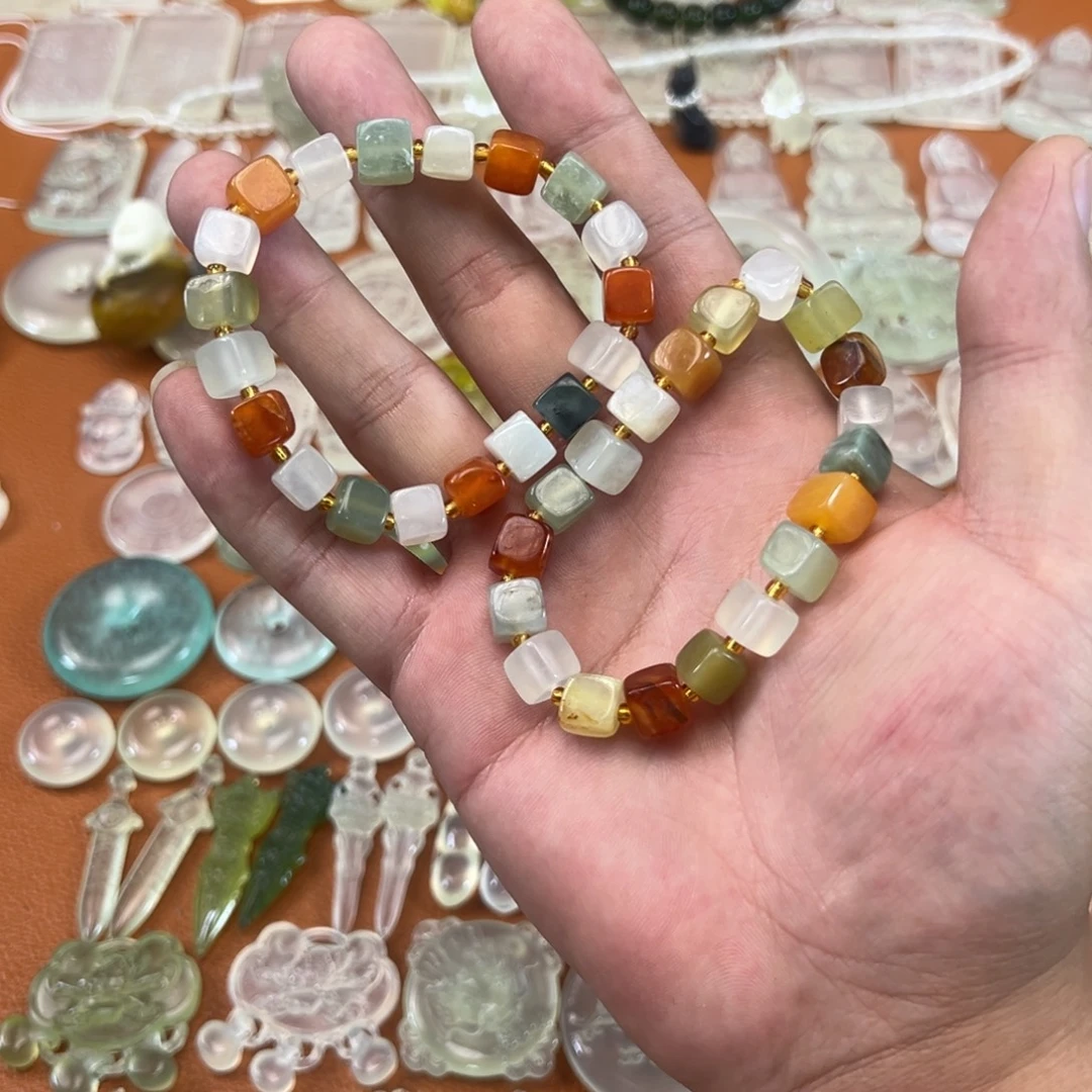 蛇纹石玉未镶嵌颈饰