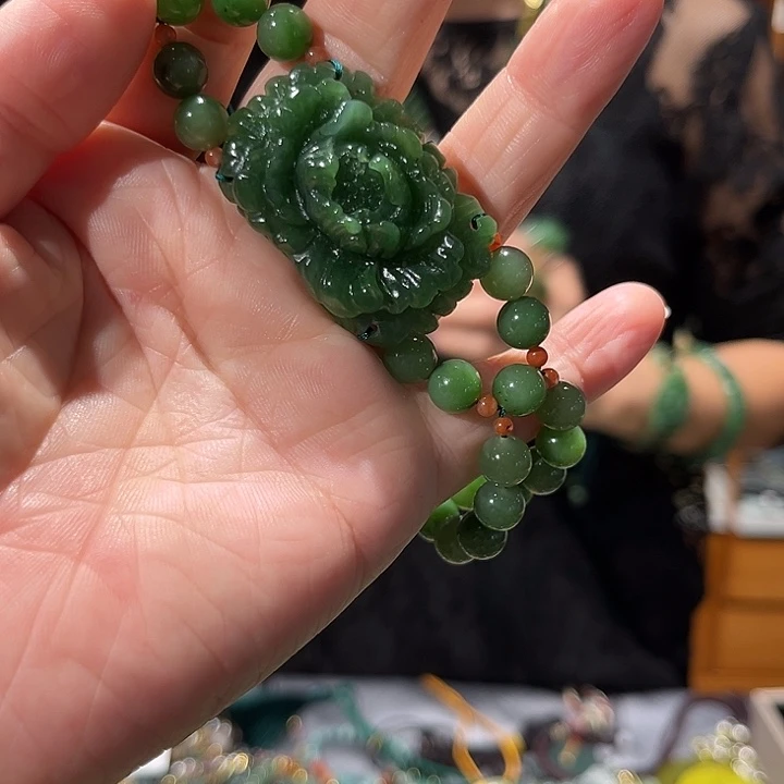 颈饰未镶嵌和田玉（糖玉）