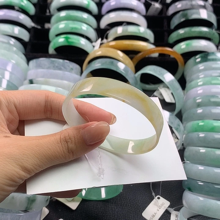 翡翠手镯未镶嵌公主方