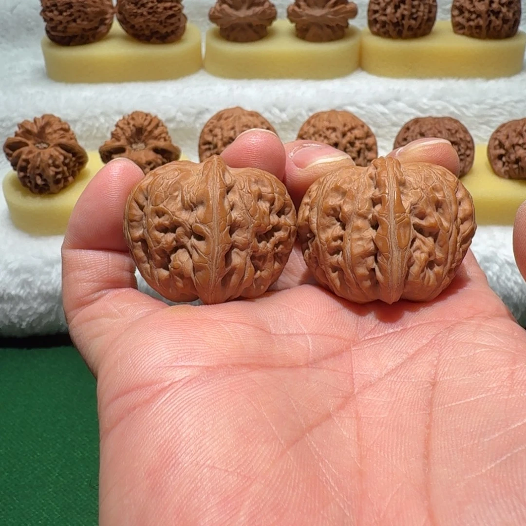 文玩核桃吊坠元宝40