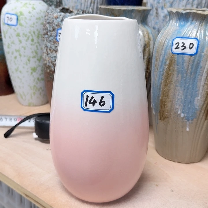 瓶146号白粉亮釉高24厘米微微瑕一个