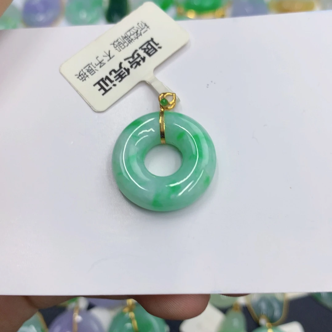 幸****翡翠18K金镶嵌颈饰翡翠