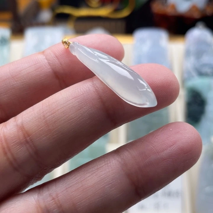 翡翠未镶嵌颈饰玉