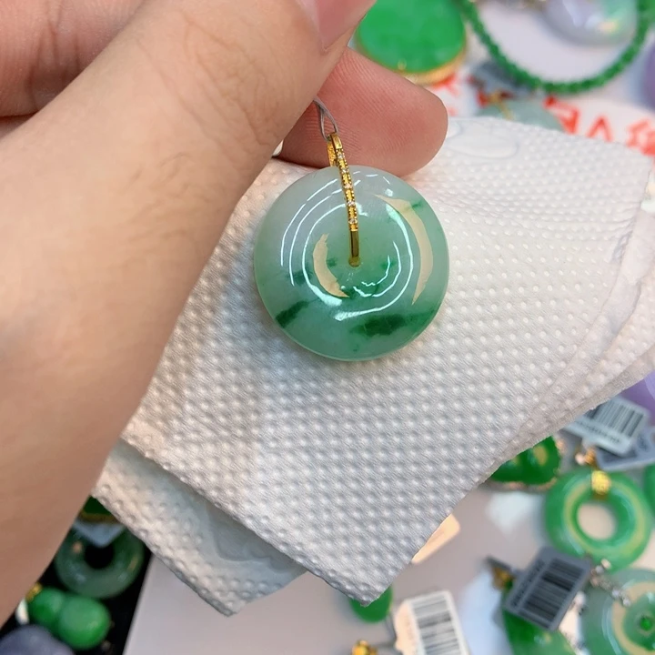 颈饰18K金镶嵌翡翠
