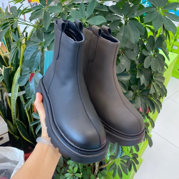 887-2中跟圆头黑色粗跟靴子学院风极简风法式马丁靴