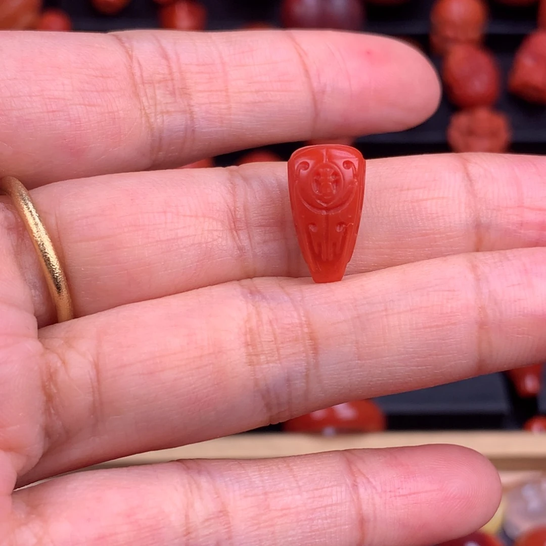 南红玛瑙博古纹三通8mm未镶嵌