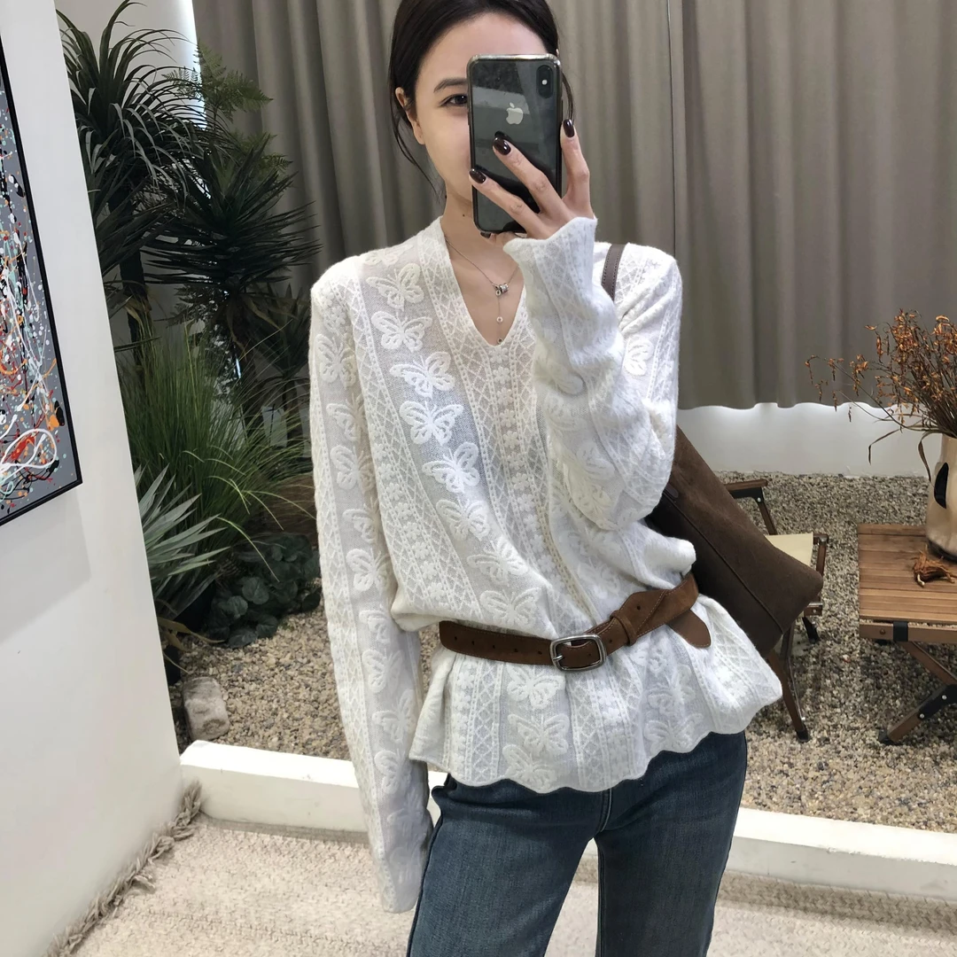 全羊毛～韩系东大门V领蕾丝钩花镂空绵羊毛针织衫上衣女（不含腰带）