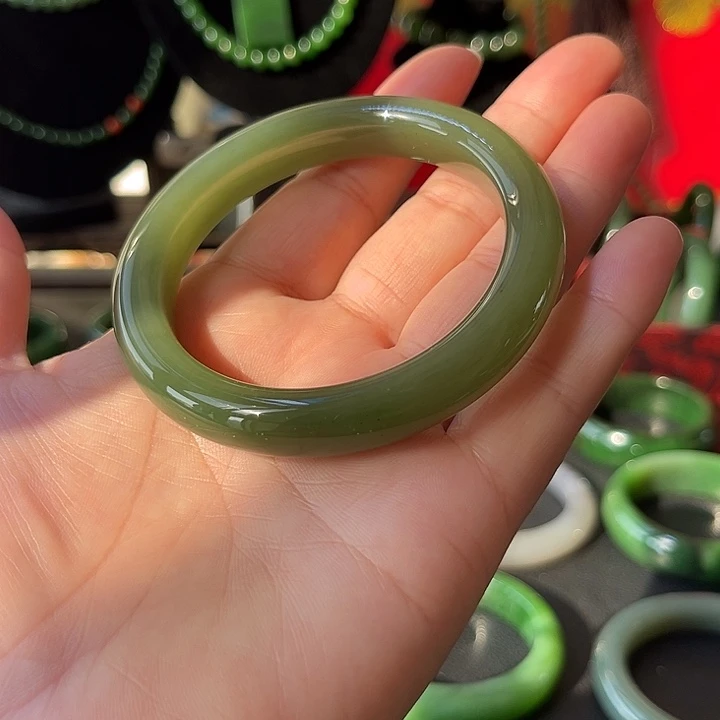 和田玉未镶嵌手镯