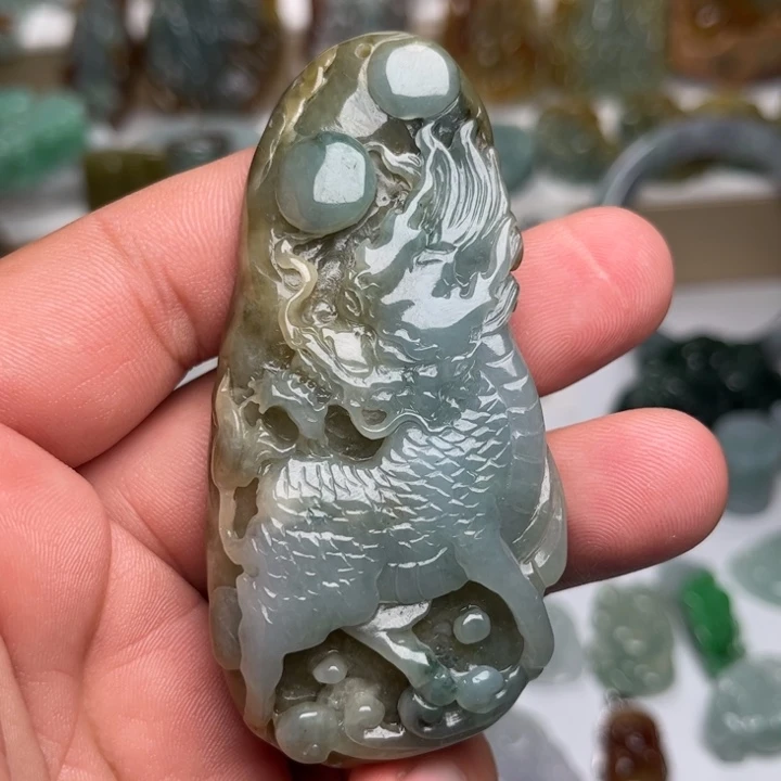 翡翠未镶嵌颈饰麒麟