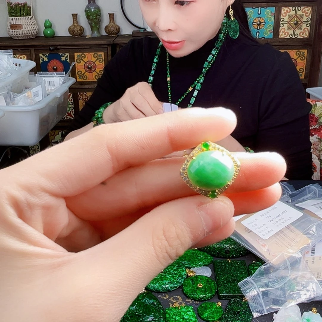 颈饰银S925镶嵌翡翠多样性