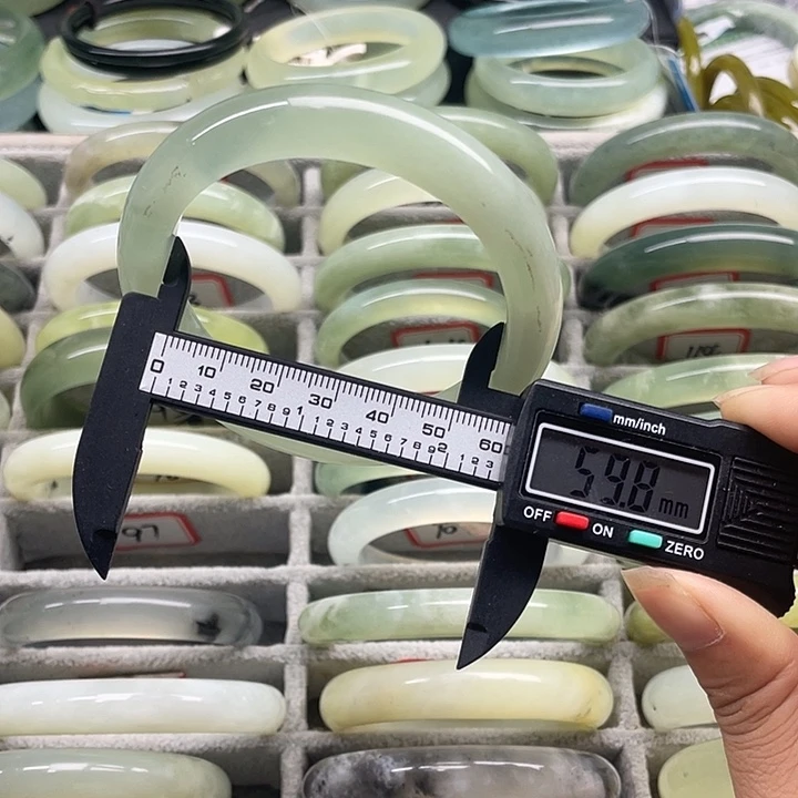 蛇纹石玉未镶嵌手镯97