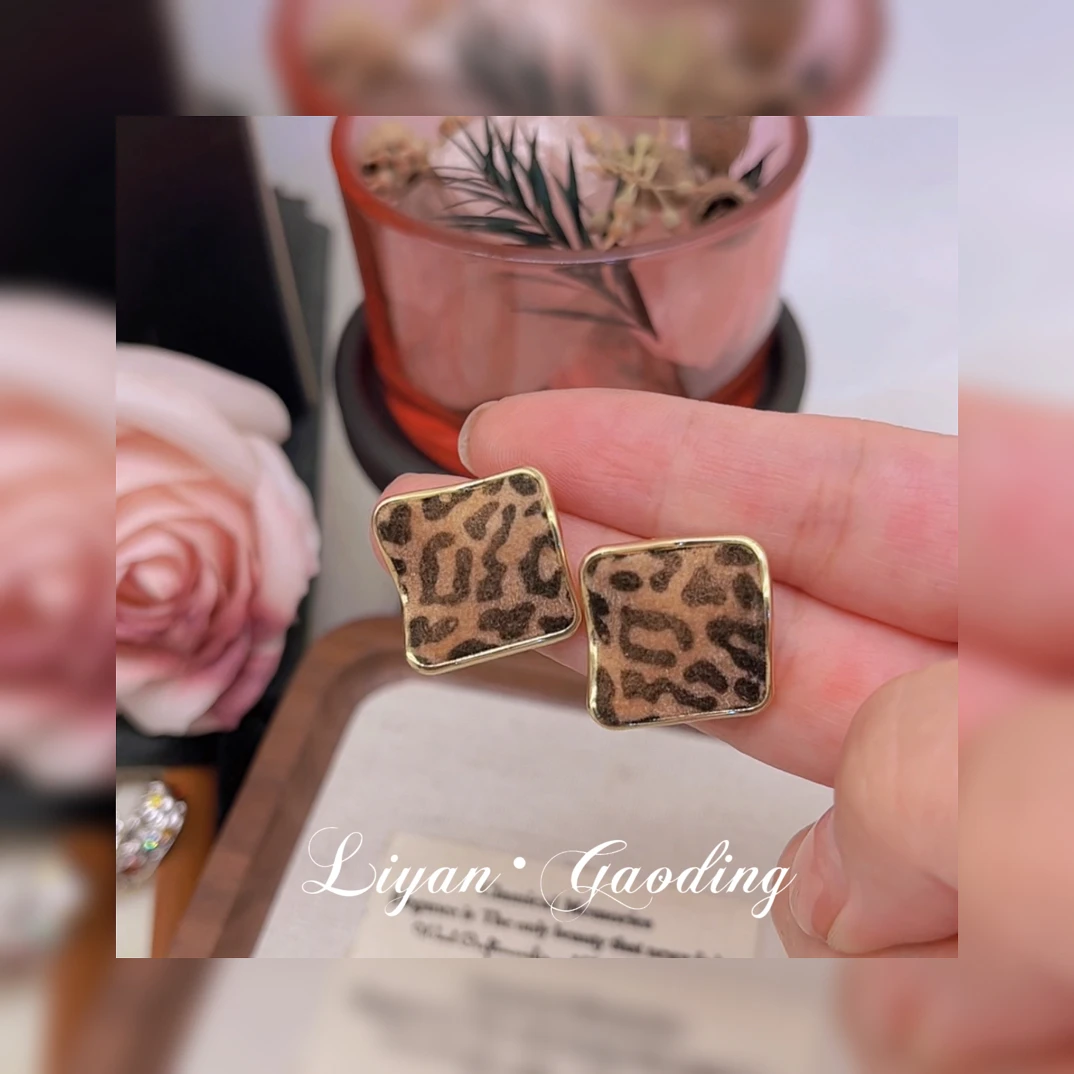 铜合金耳饰 摩登豹纹~复古豹纹丝绒耳环A041