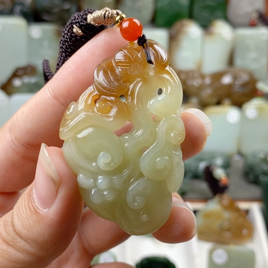 颈饰未镶嵌和田玉（糖玉）
