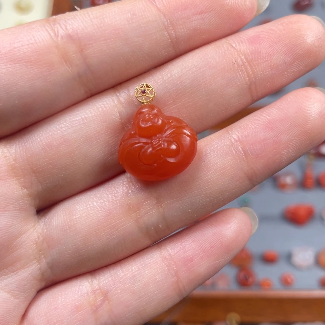 南红玛瑙抱抱佛18K金镶嵌?**?