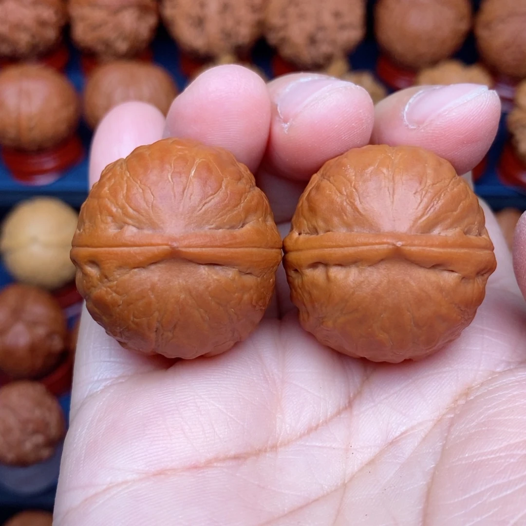 把件文玩核桃手捻野生石头