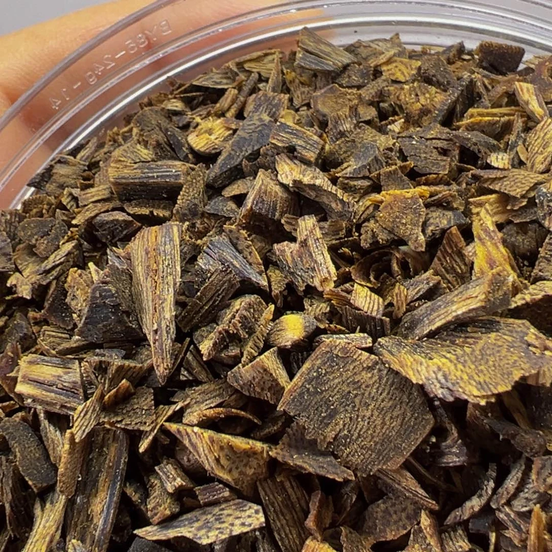 沉香手把件旗***院绿奇楠沉香树丁碎料85克