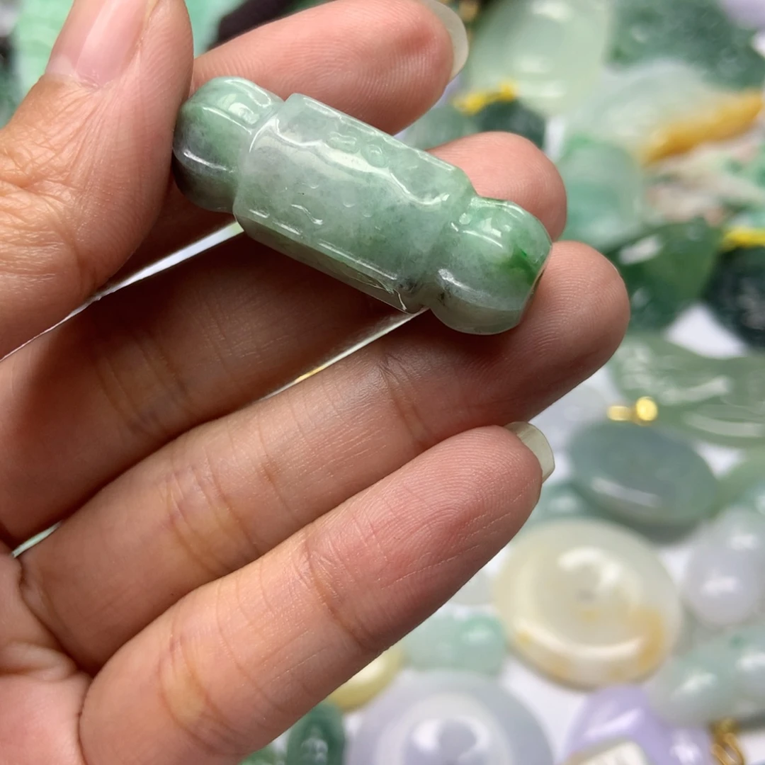 翡翠颈饰未镶嵌天然翡翠