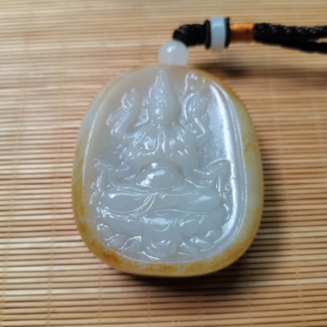 新疆和田玉千手观音挂件