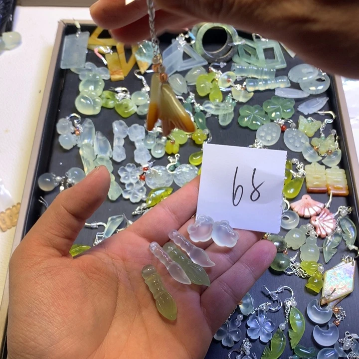 巳***意蛇纹石玉合金耳钉