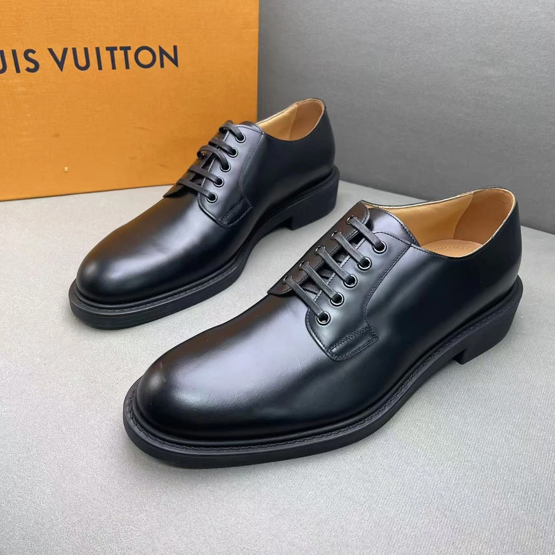 未使用 LouisVuitton/路易威登 黑亮面英伦皮鞋/41.5码/全新