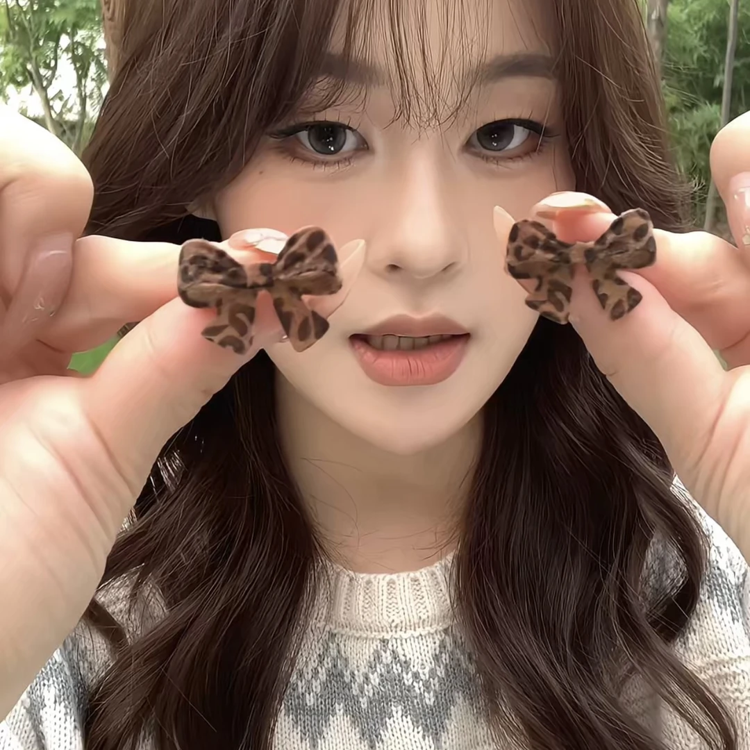 铜合金耳饰 秋冬款植绒豹纹蝴蝶结耳钉女港风复古百搭气质耳环