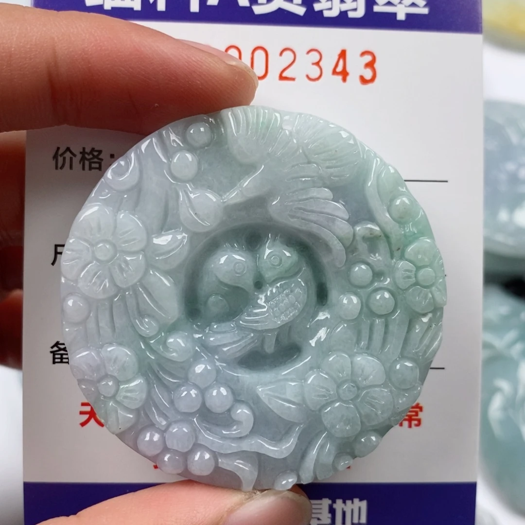 翡翠未镶嵌颈饰挂件