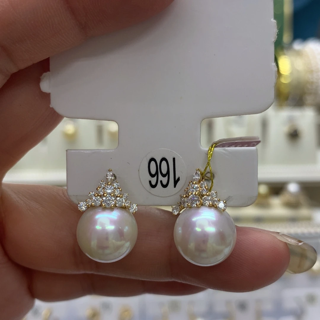 淡水珍珠18K金镶嵌耳饰