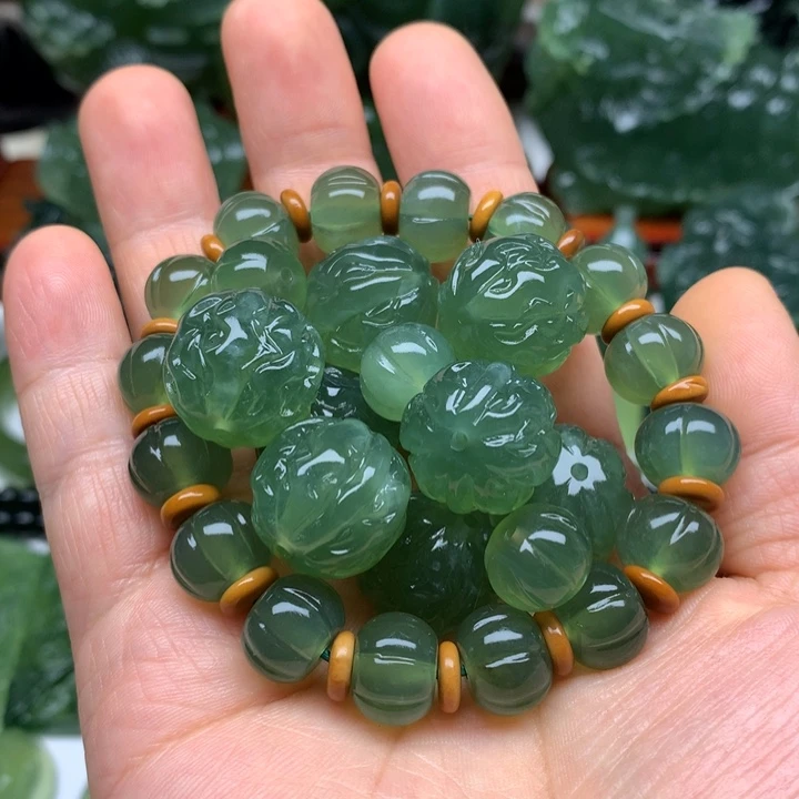 愚***见蛇纹石玉未镶嵌颈饰