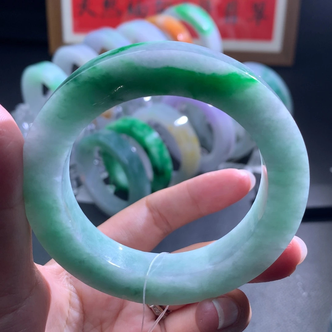 定制翡翠未镶嵌翡翠手镯