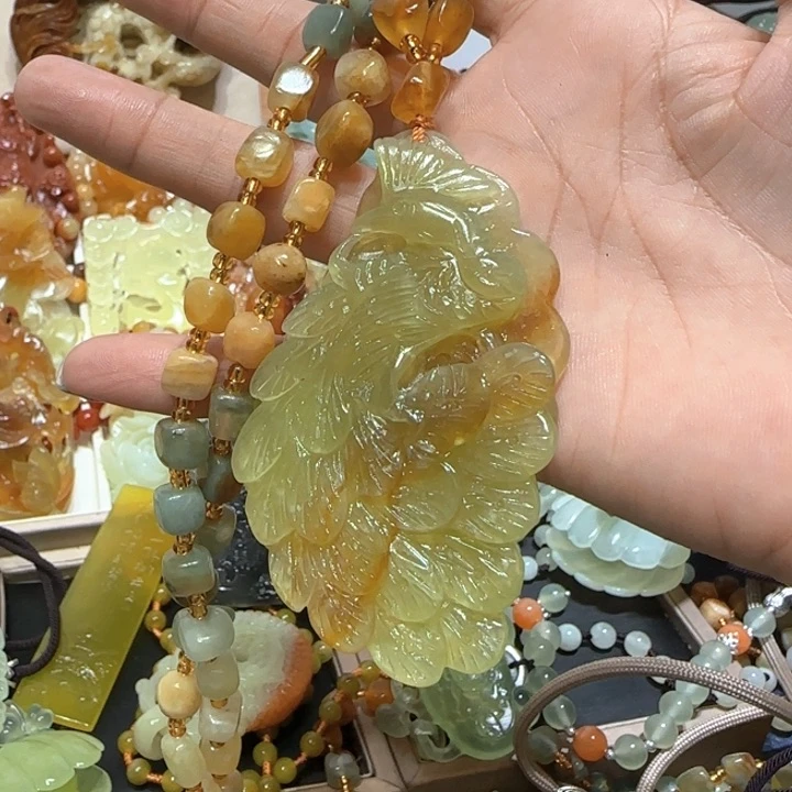 未镶嵌蛇纹石玉吊坠