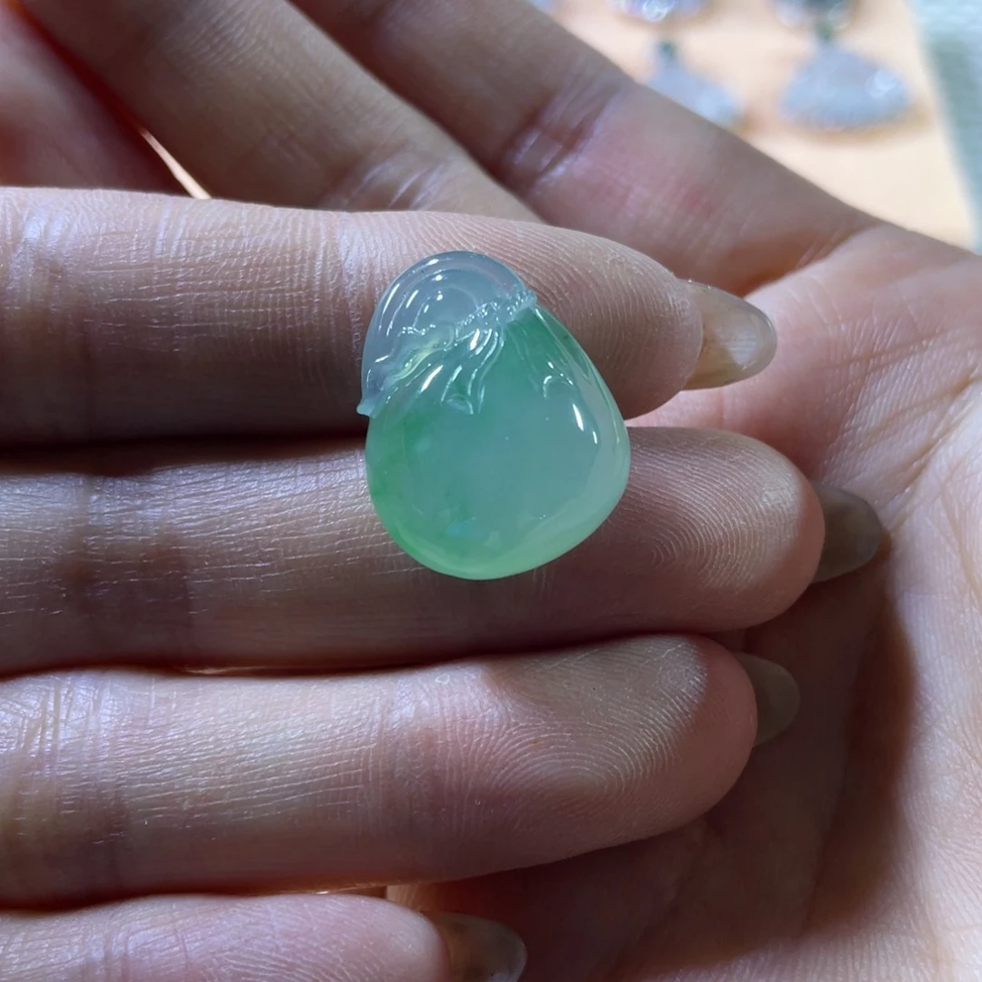 翡翠颈饰未镶嵌吊坠