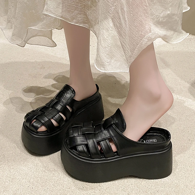 8cm编织包头半拖鞋女夏季外穿2025新款松糕厚底百搭镂空罗马凉鞋