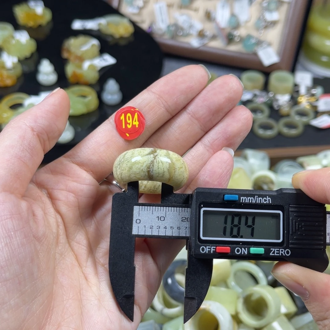 蛇纹石玉未镶嵌戒指