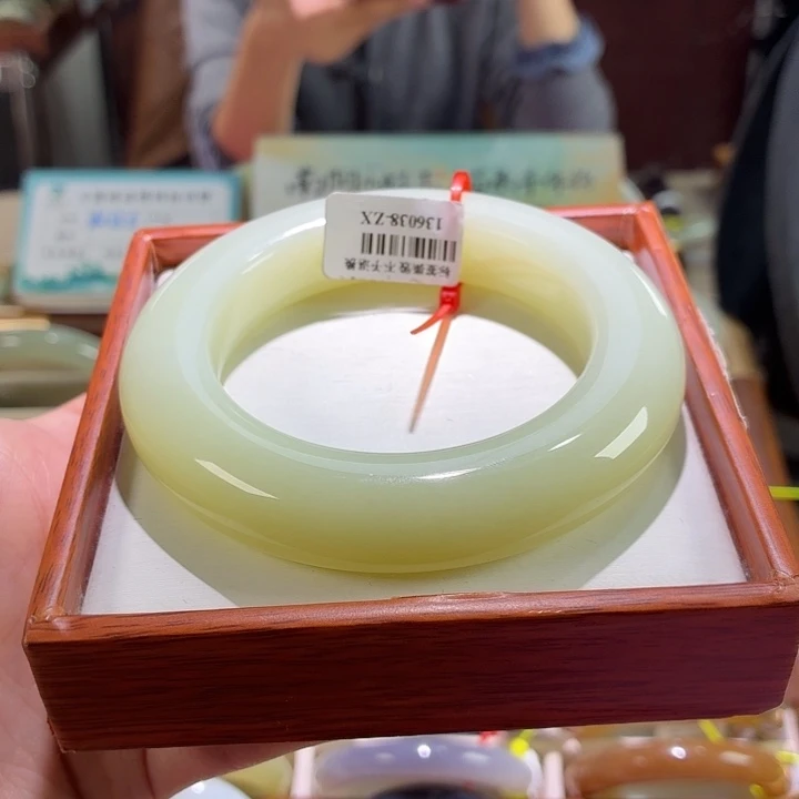 未镶嵌手镯和田玉62。 59