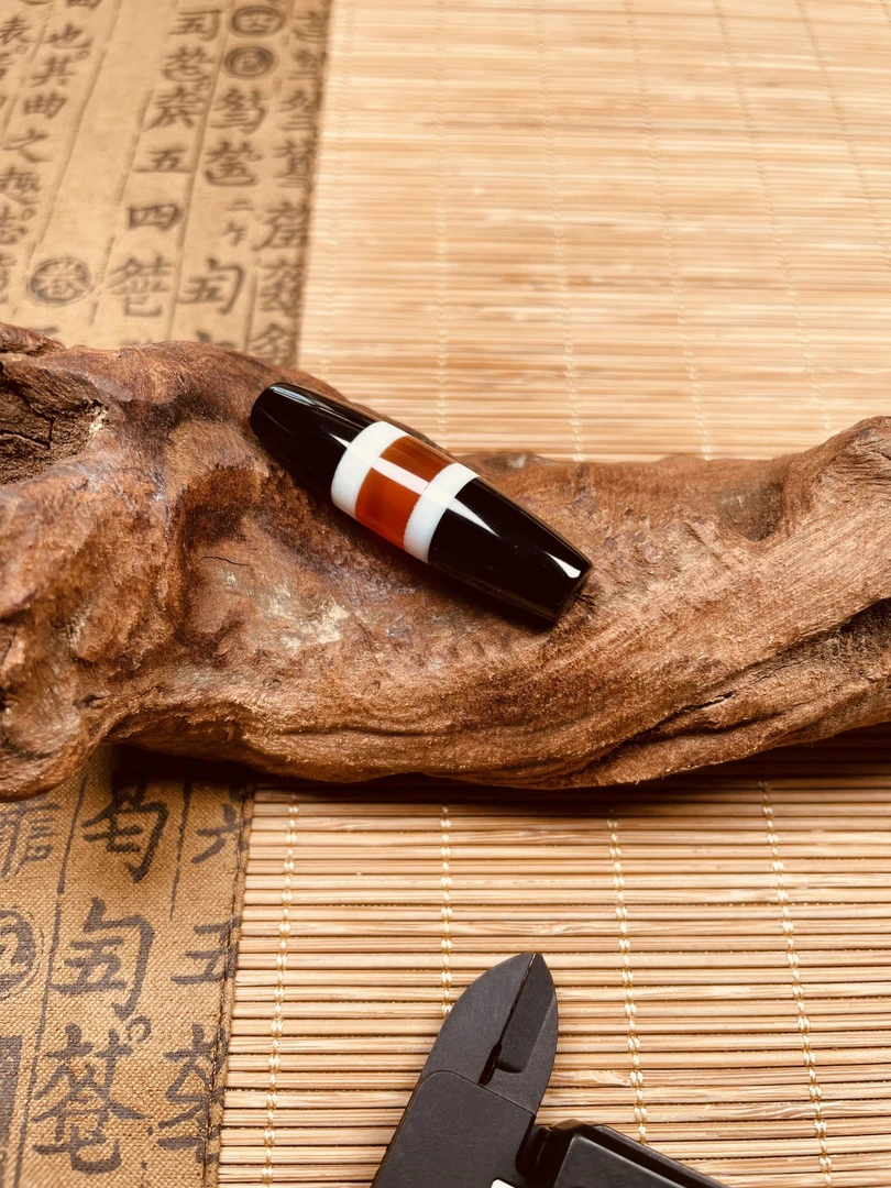 黑白红玛瑙线珠/约41.6*11mm