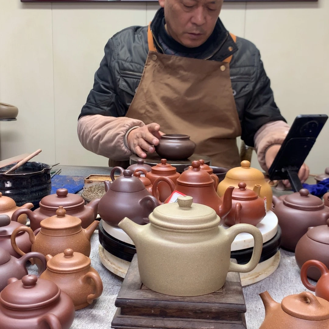 段泥茶壶炮嘴德钟200 C半手工制作