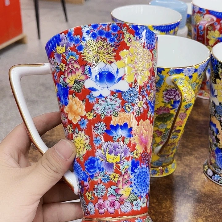 红色2牛奶杯…………………………