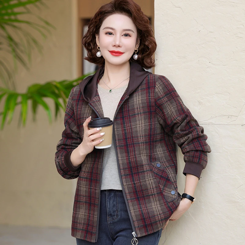 妈妈春装时尚格子外套奶奶连帽上衣中老年女士春秋洋气短款毛呢子