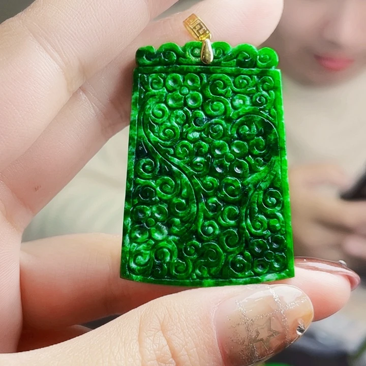 翡翠18K金镶嵌颈饰多样性