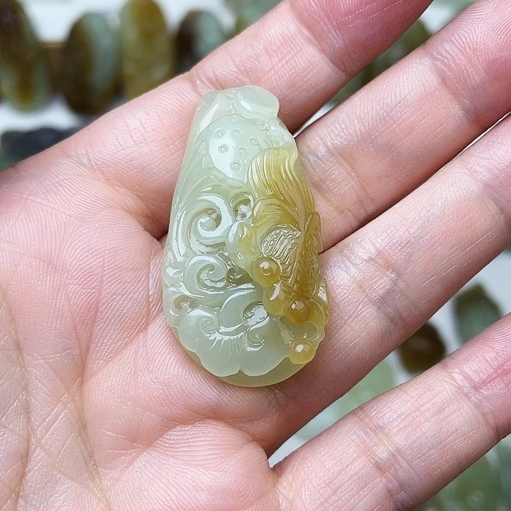 云***雀颈饰未镶嵌和田玉