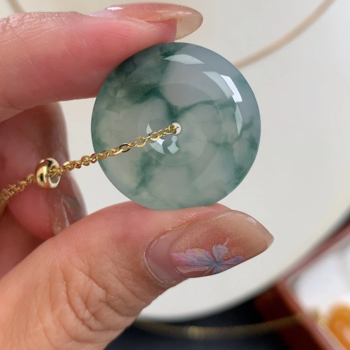 翡翠未镶嵌颈饰0573896984058686080