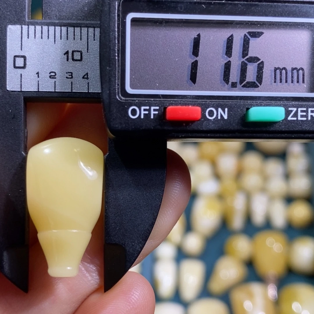 蜜蜡未镶嵌裸石配饰