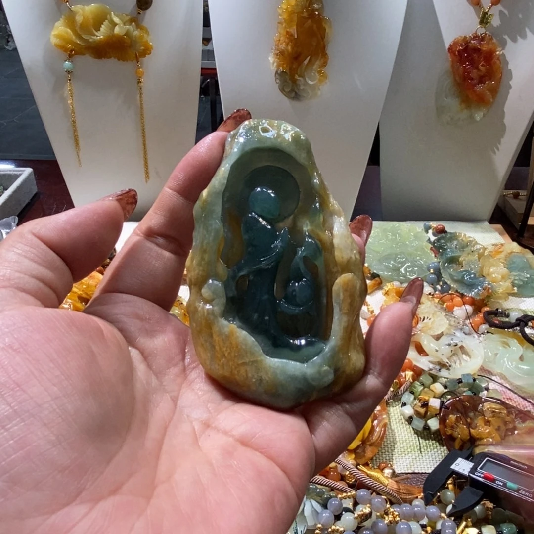 蛇纹石玉未镶嵌颈饰