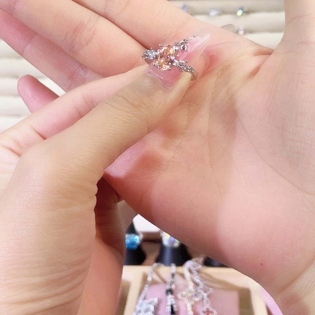 925银合成碳硅石鸽子蛋1.5k换白钻15圈