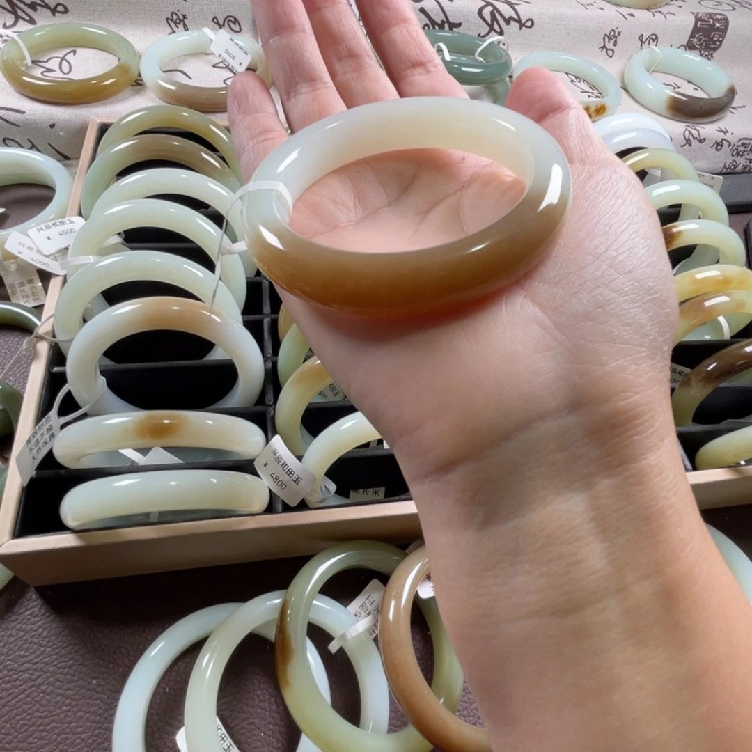 和田玉未镶嵌手镯