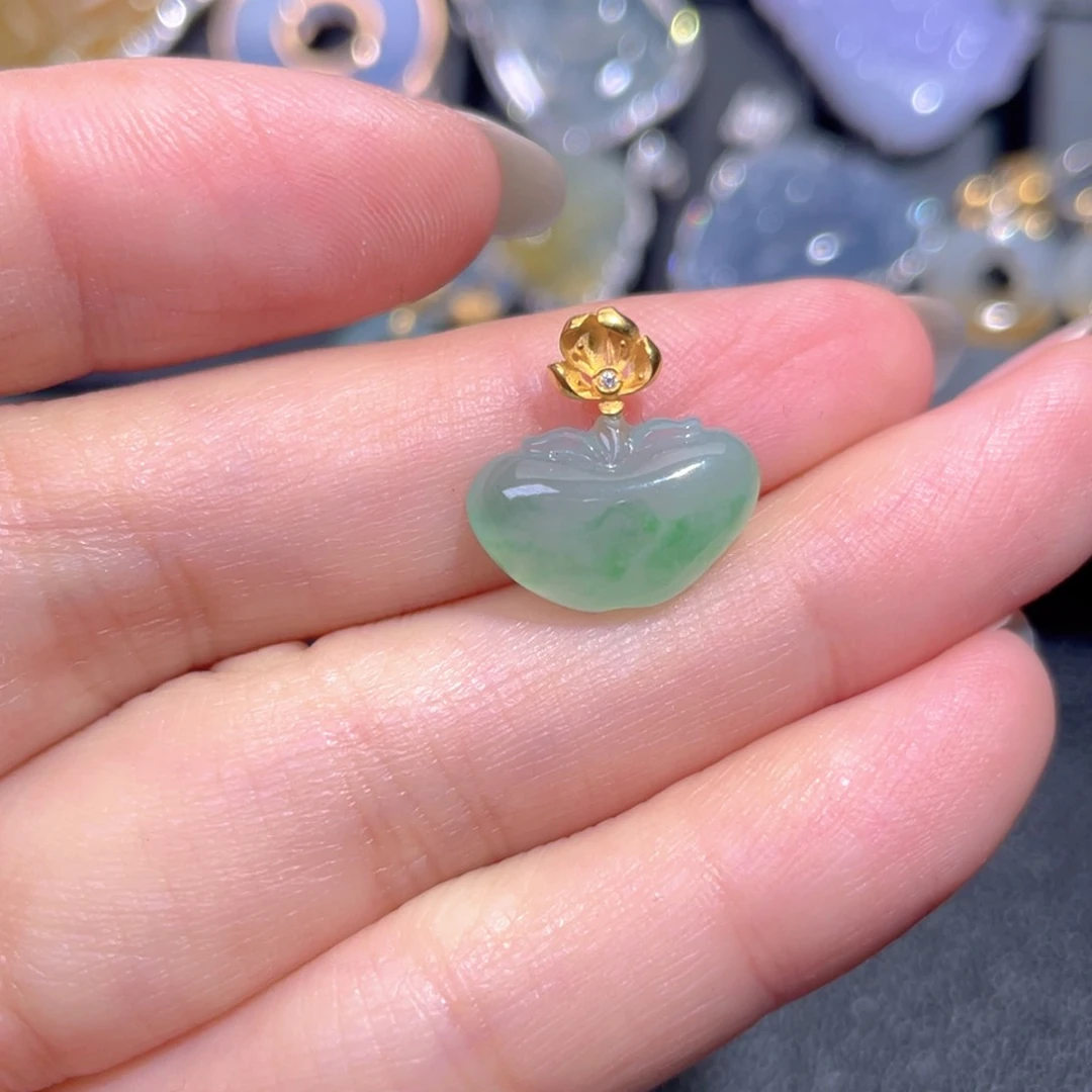 颈饰18K金镶嵌翡翠翡翠