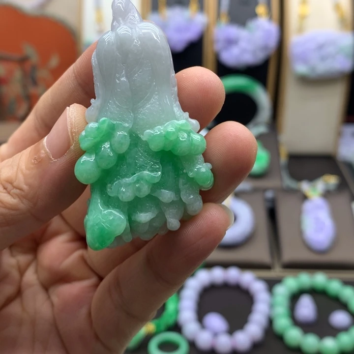 翡翠未镶嵌吊坠(赠链)