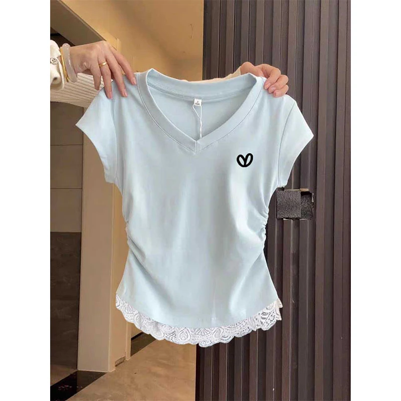 收腰正肩V领蕾丝短袖t恤女设计感2025新款修身显瘦浅蓝色上衣夏季